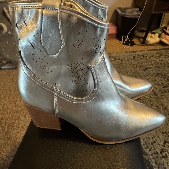 No Boundaries Metallic Silver Heeled Boots - Picture 2 of 7